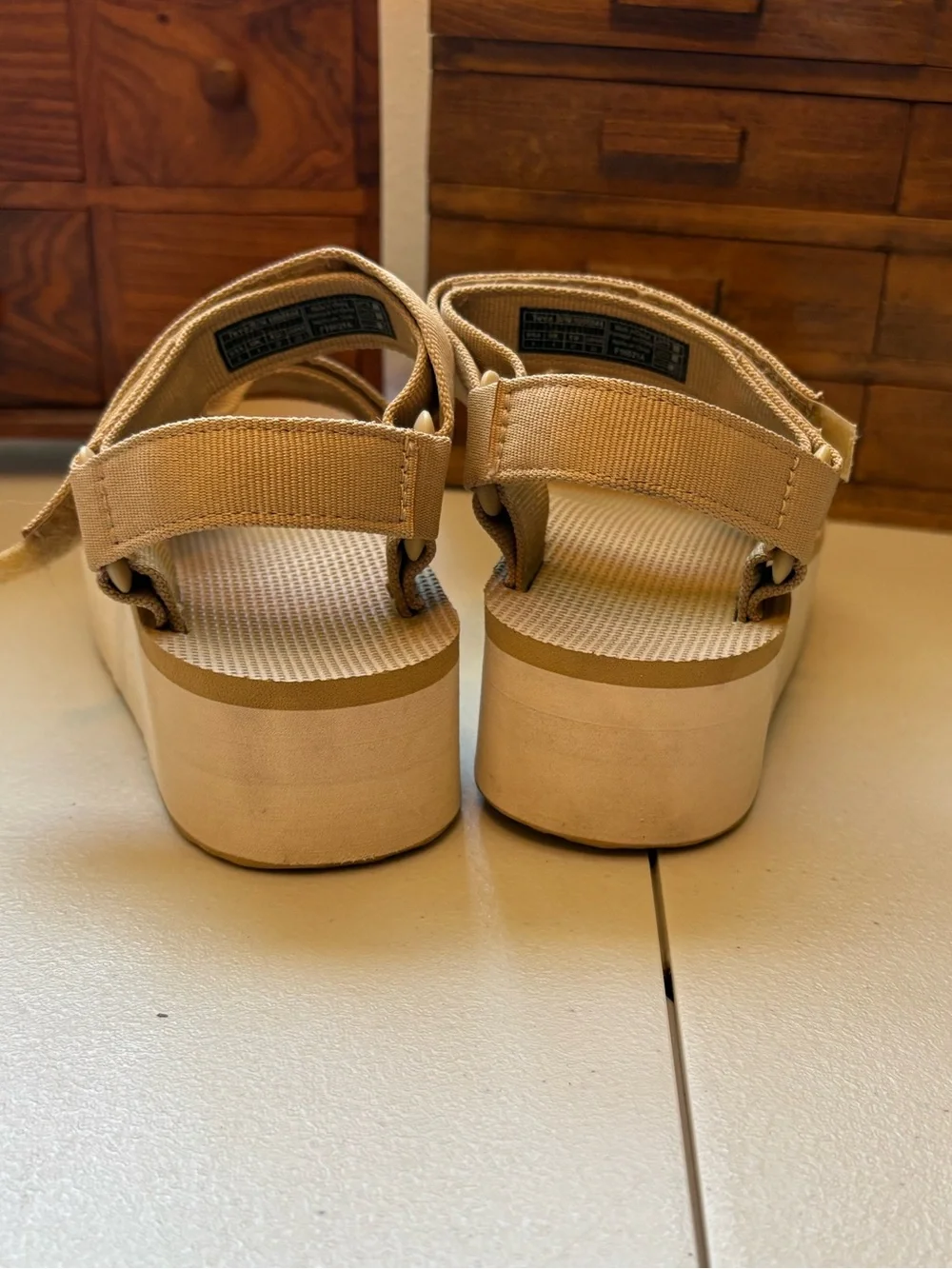 TEVA WOMEN'S FLATFORM UNIVERSAL SANDAL LARK SIZE 6